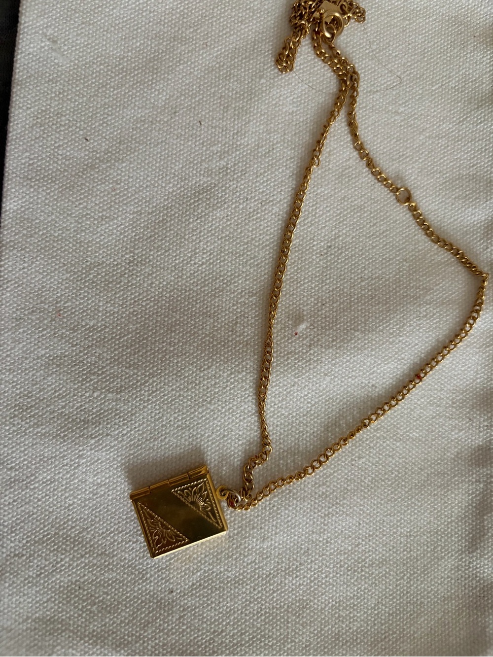 Sarah Coventry Gold-tone Square Locket Necklace vintage